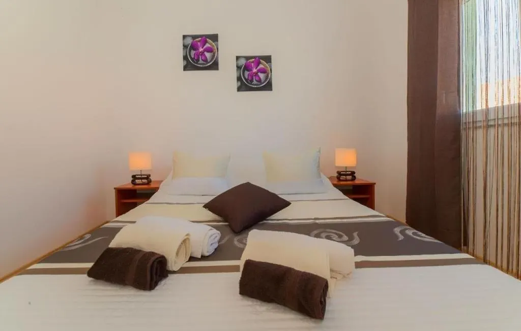 Apartment In Pakostane With Pool Access, Terrace, Air Conditioning, Wi-Fi, 3548-4