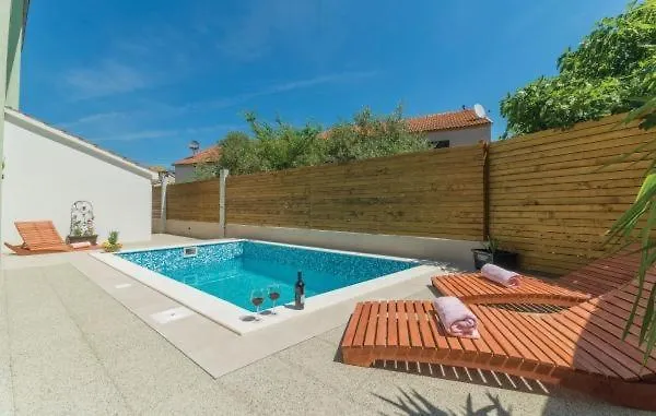 Apartment In Pakostane With Pool Access, Terrace, Air Conditioning, Wi-Fi, 3548-4 Croatia