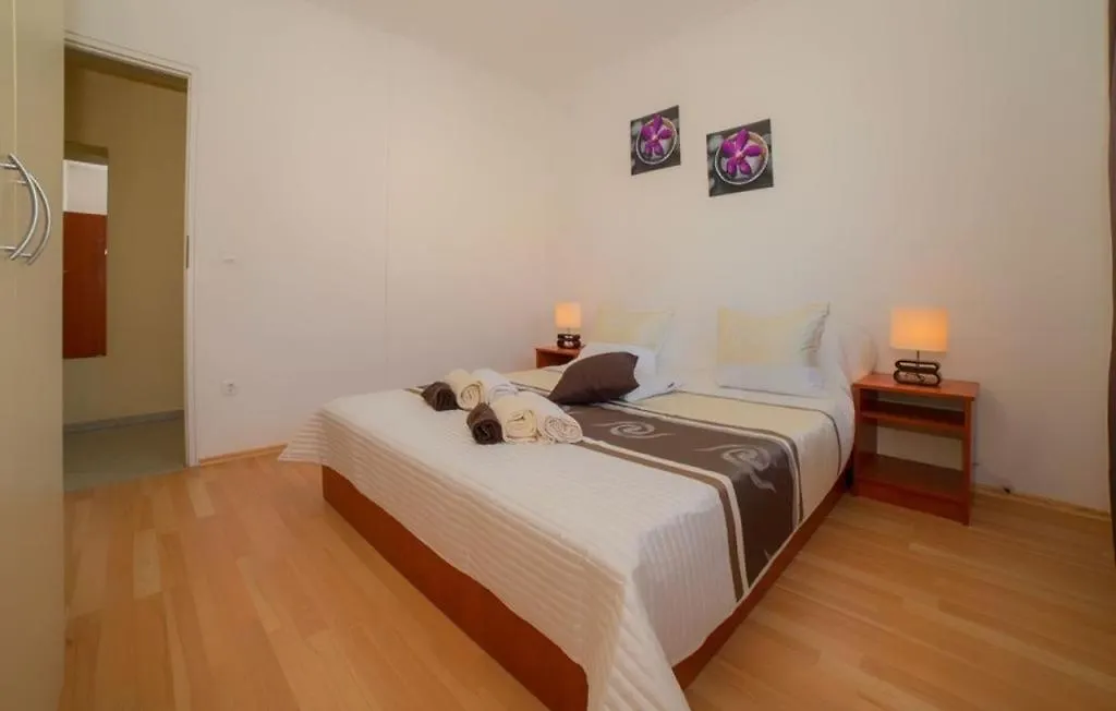 Apartment In Pakostane With Pool Access, Terrace, Air Conditioning, Wi-Fi, 3548-4