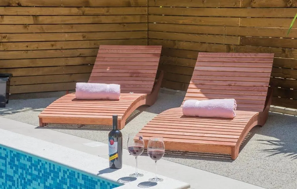 Apartment In Pakostane With Pool Access, Terrace, Air Conditioning, Wi-Fi, 3548-4