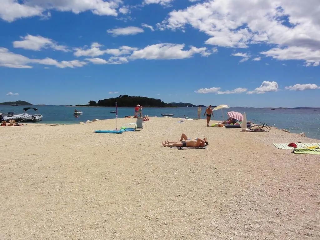 Apartment In Pakostane With Pool Access, Terrace, Air Conditioning, Wi-Fi, 3548-4 0*,
