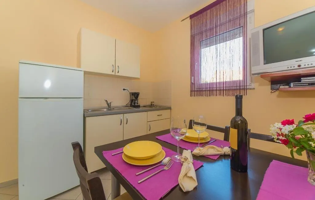 Apartment In Pakostane With Pool Access, Terrace, Air Conditioning, Wi-Fi, 3548-4